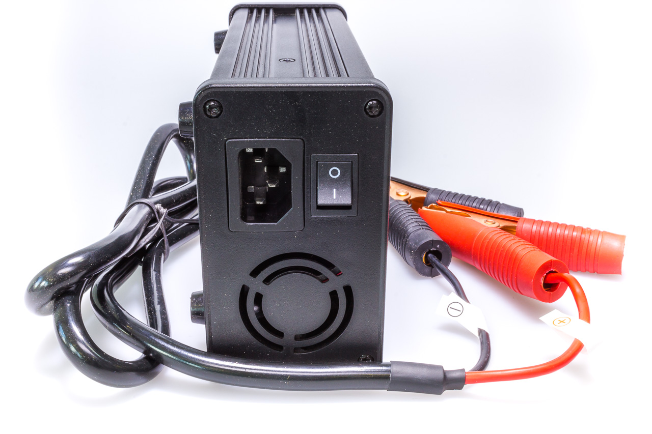 SWAYTRONIC - Chargeur de batterie LiFePO 4 14.6V 40A